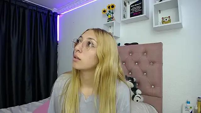 Soffy-brooks from StripChat