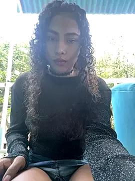 SophieD from StripChat is Freechat