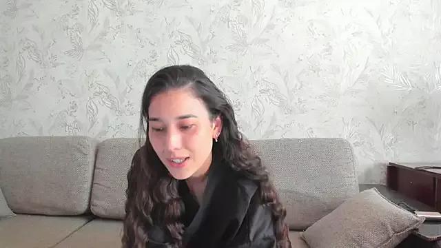 sophywhisper from StripChat is Freechat