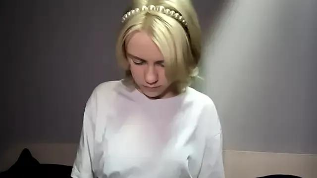 Stelline_ from StripChat is Freechat