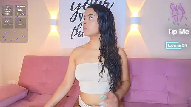 SunnyGilmoree from StripChat is Freechat