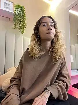 SunshineLizzy from StripChat