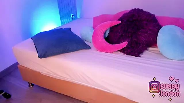 SussyLondon from StripChat is Freechat