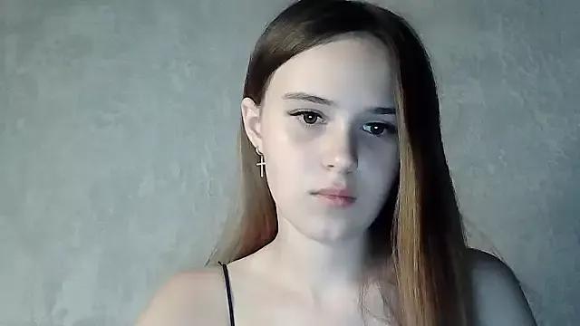 SweetLoraa from StripChat is Freechat