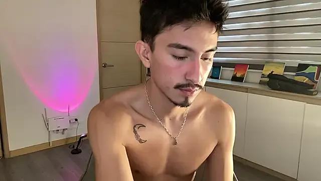 sweettaaron01 from StripChat is Freechat