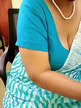 Tamil_aishu09 from StripChat is Freechat