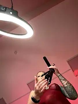 TeaseKitten from StripChat is Freechat