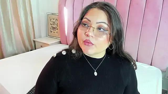 Tessa_Sinclaire from StripChat is Freechat