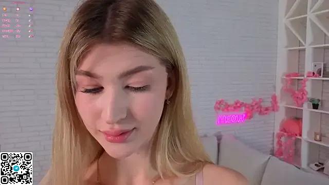 Tessalune_ from StripChat is Freechat