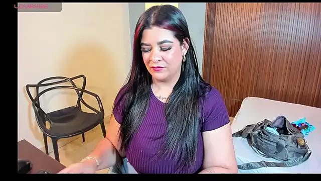 TianaGlow26 from StripChat is Freechat