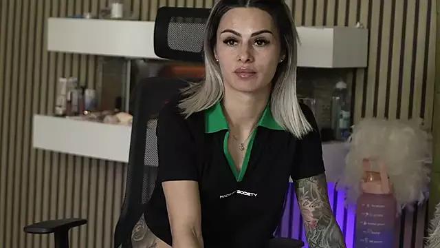 TiffanyMaze from StripChat