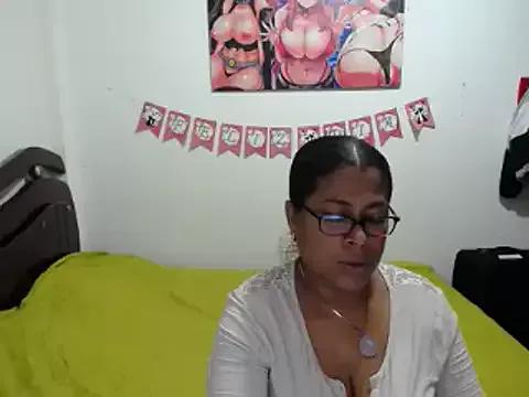 Tu-Reina from StripChat is Freechat
