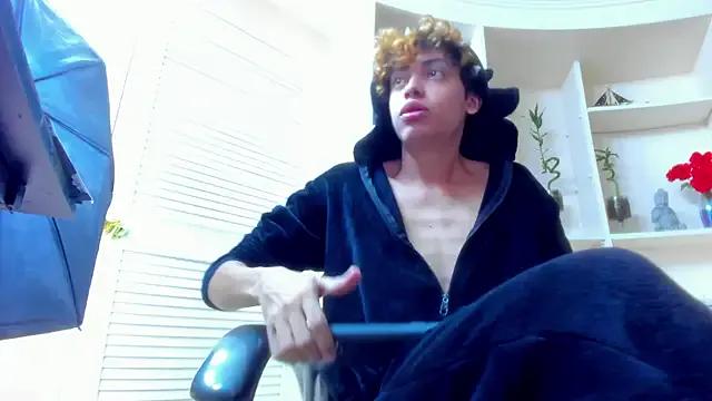 Twinkk_Guy from StripChat is Freechat