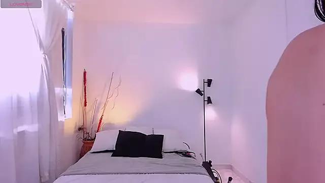 ValeriWhite from StripChat is Freechat