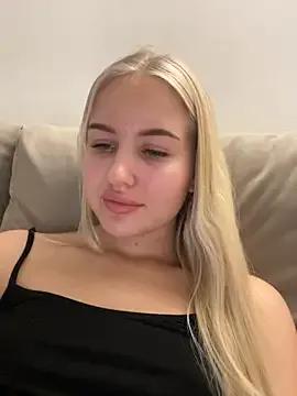 VanillaCakes from StripChat is Freechat