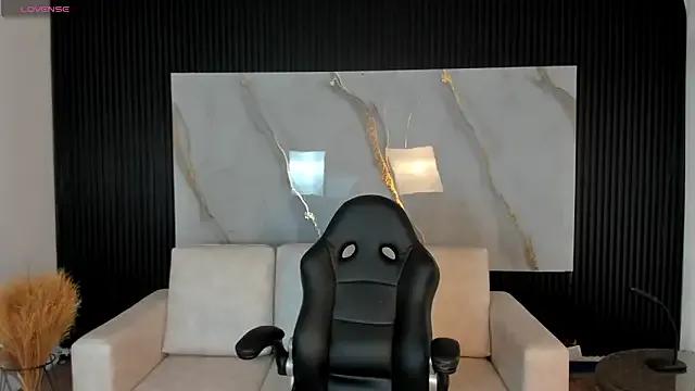 VenusCooper from StripChat is Freechat