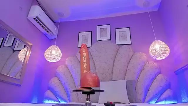 vicky_noir from StripChat is Freechat