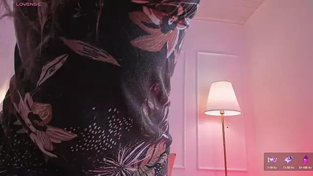 victoria_becker_ from StripChat is Freechat