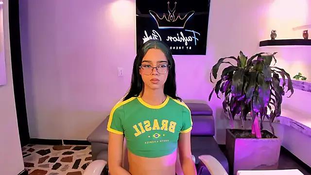 VictoriaMonroee_ from StripChat is Freechat