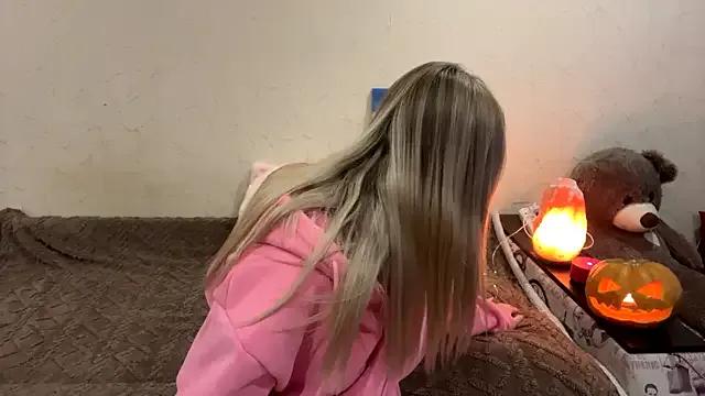 VictoriaMystery from StripChat is Freechat