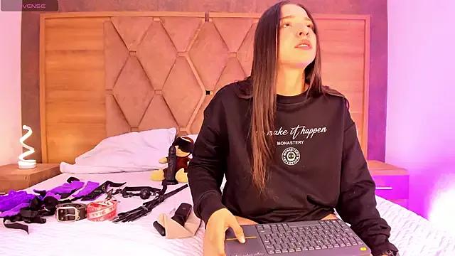 VictoriaSaenz1_ from StripChat is Freechat