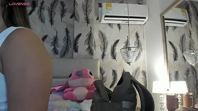 Vivi_prinncess from StripChat