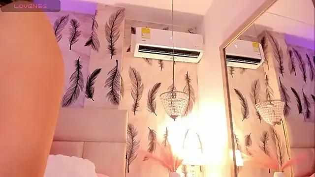 Vivi_prinncess from StripChat