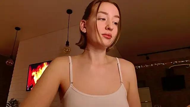 WhitePrincessLuna from StripChat is Freechat