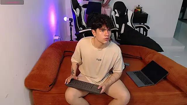 WildBross from StripChat is Freechat