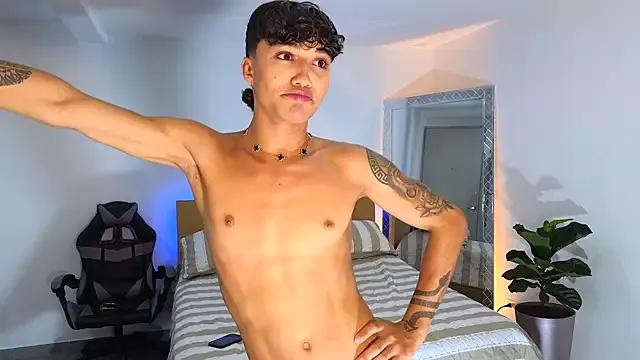 Wyatt_Rose from StripChat is Freechat