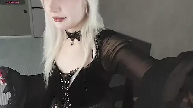 Xarnidoll from StripChat is Freechat