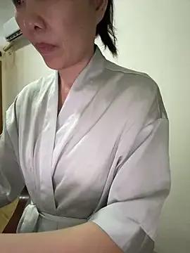 Xiiuuff18 from StripChat