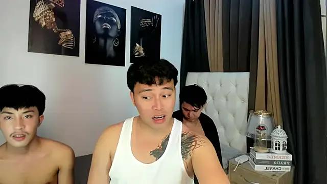 XloverXsiantwink from StripChat is Freechat