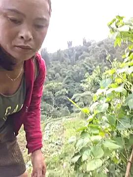 Xuxulovezz from StripChat