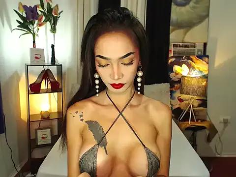 XXXQueenofTransXXX from StripChat is Freechat