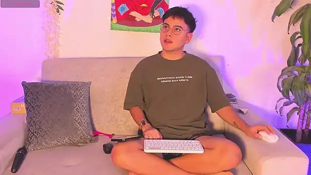 Young_Ben from StripChat is Freechat