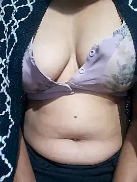 Your-sweety from StripChat is Freechat