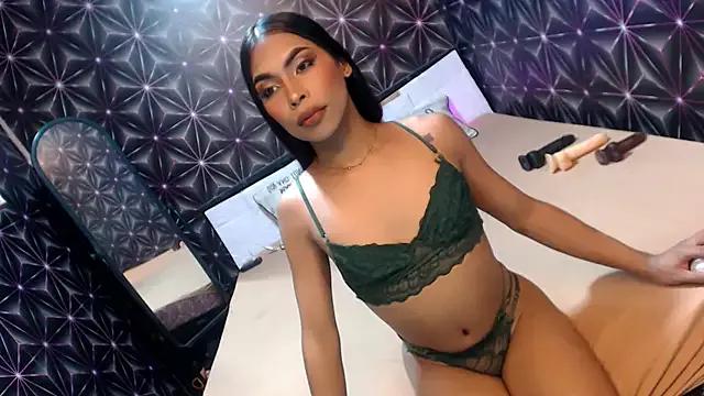 yvonnemargarettxx from StripChat is Freechat