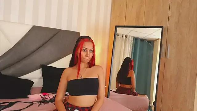 zaravee from StripChat is Freechat