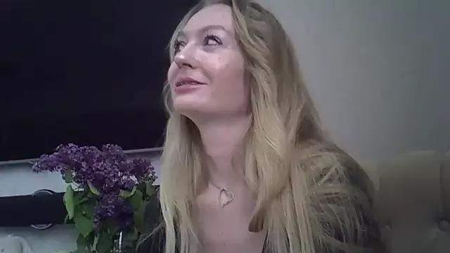 ZarinaSwift from StripChat is Freechat