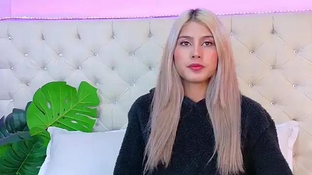ZoehAngel from StripChat is Freechat