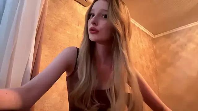 Zynera_dream from StripChat is Freechat